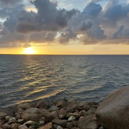 6 Person In Hemmet-by Traum