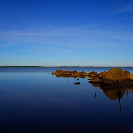 6 Person In Hemmet-by Traum *